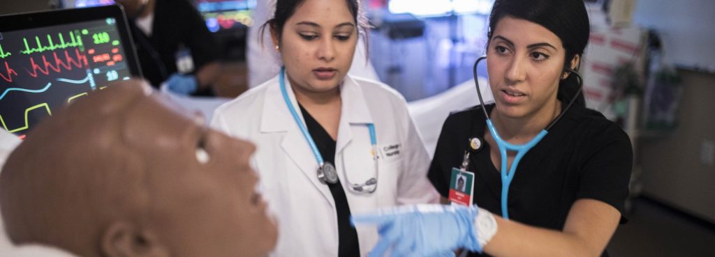 Students in acute care lab, high-fidelity simulation